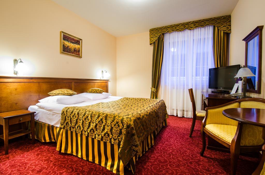 Hotel Wellness&Spa Nowy Dwór Rzeszów Exterior foto